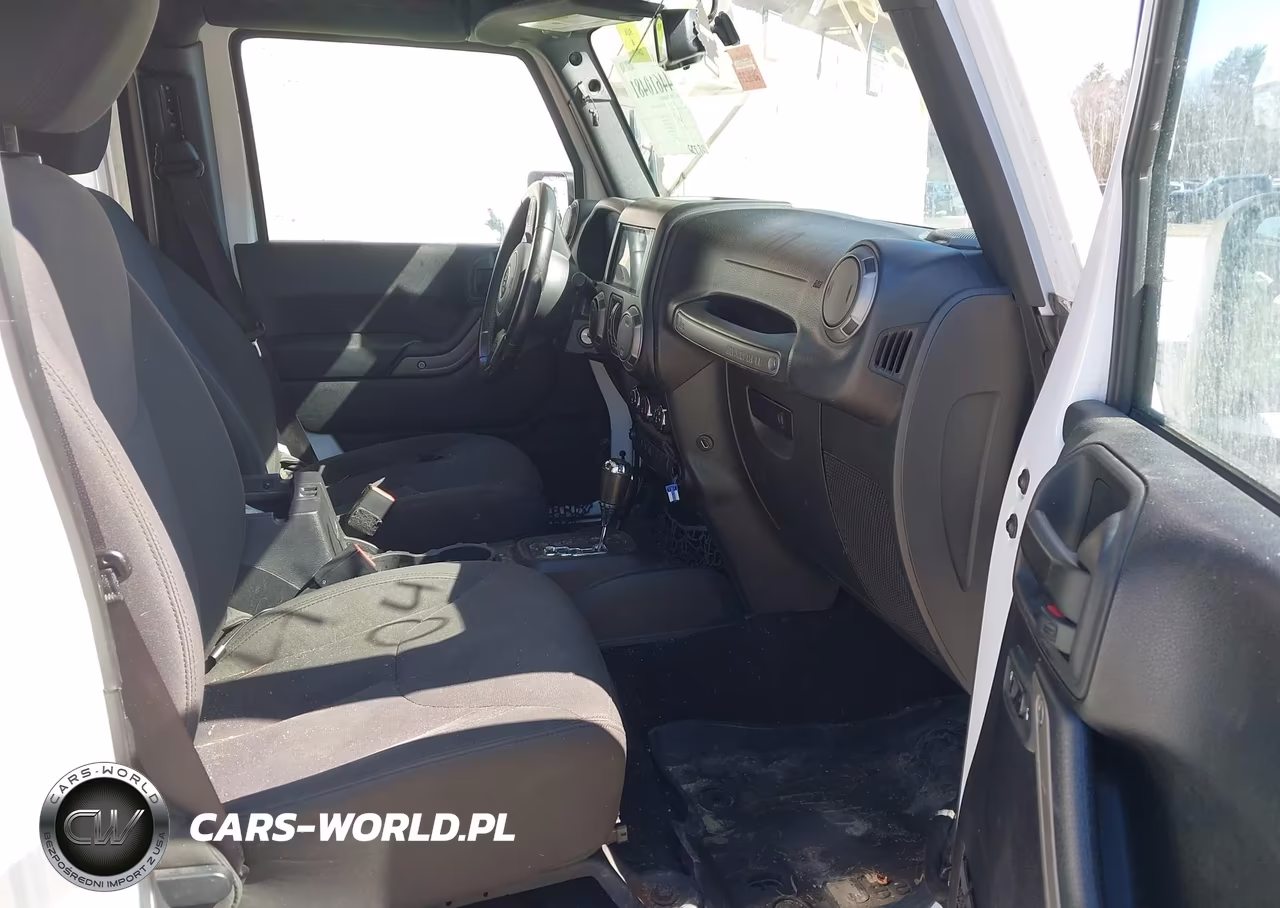 2016 Jeep Wrangler Unlimited Sport VIN:1C4BJWDG2GL341683 - 5