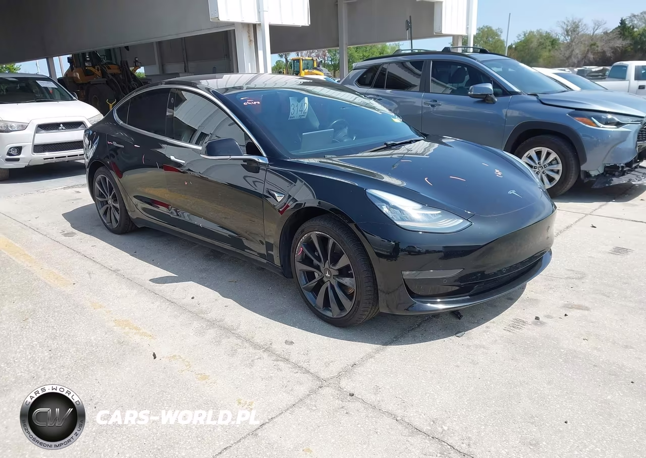 TESLA MODEL 3
