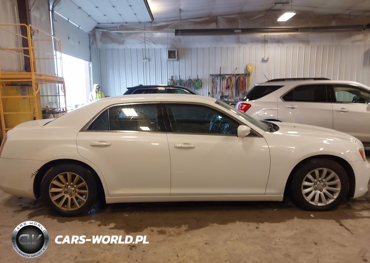 2013 Chrysler 300 Motown VIN:2C3CCAAG7DH534429 - 13