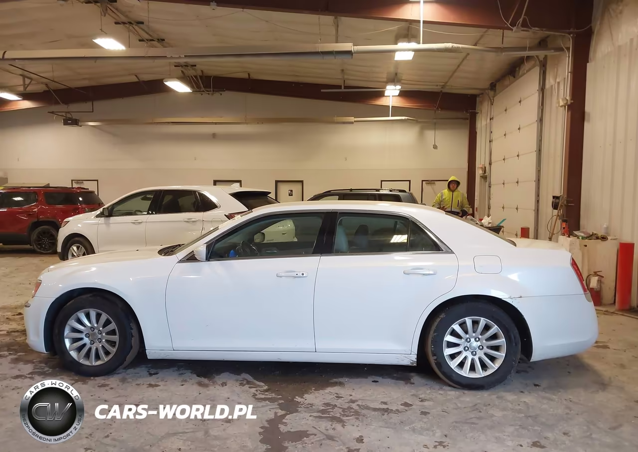 2013 Chrysler 300 Motown VIN:2C3CCAAG7DH534429 - 14