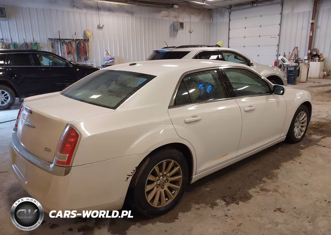 2013 Chrysler 300 Motown VIN:2C3CCAAG7DH534429 - 4