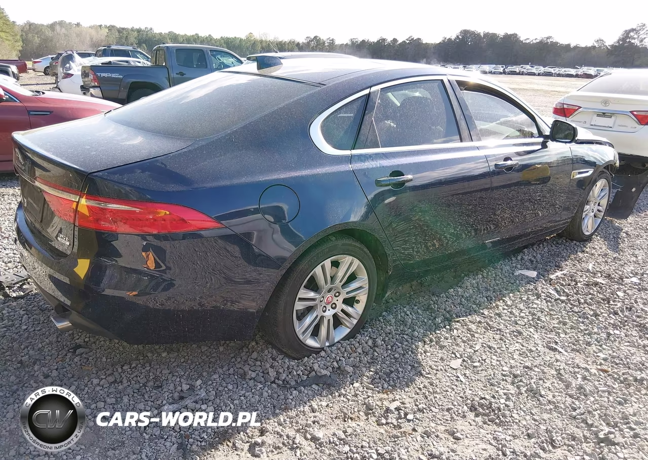 2017 Jaguar Xf 35T Premium VIN:SAJBJ4BV2HCY28066 - 4