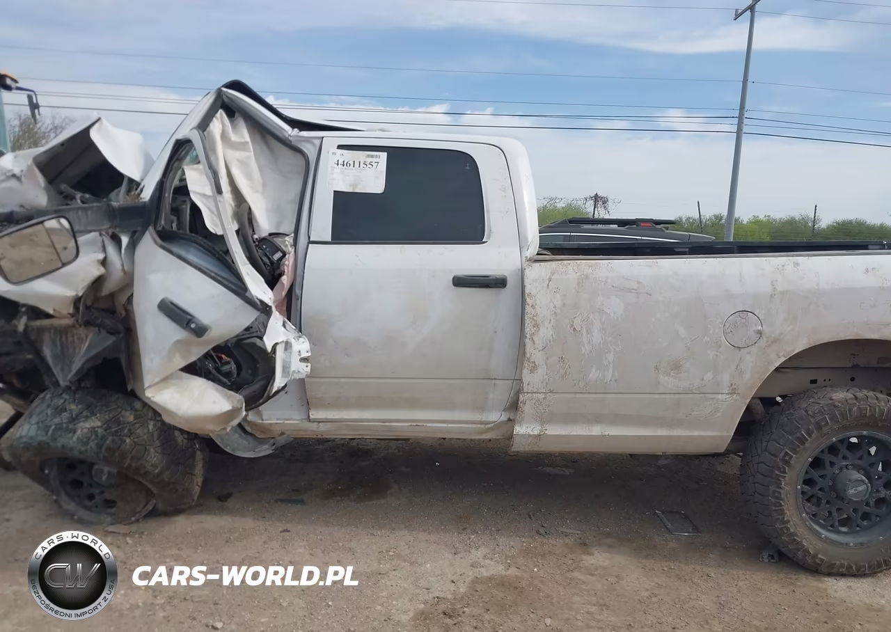 2018 Ram 2500 Tradesman 4X4 8' Box VIN:3C6UR5HL3JG164818 - 13