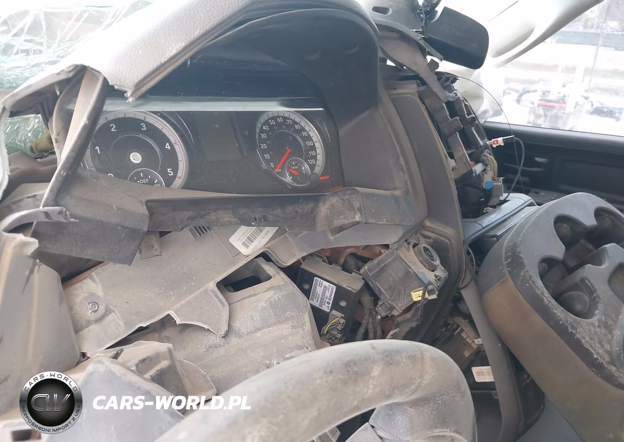 2018 Ram 2500 Tradesman 4X4 8' Box VIN:3C6UR5HL3JG164818 - 7