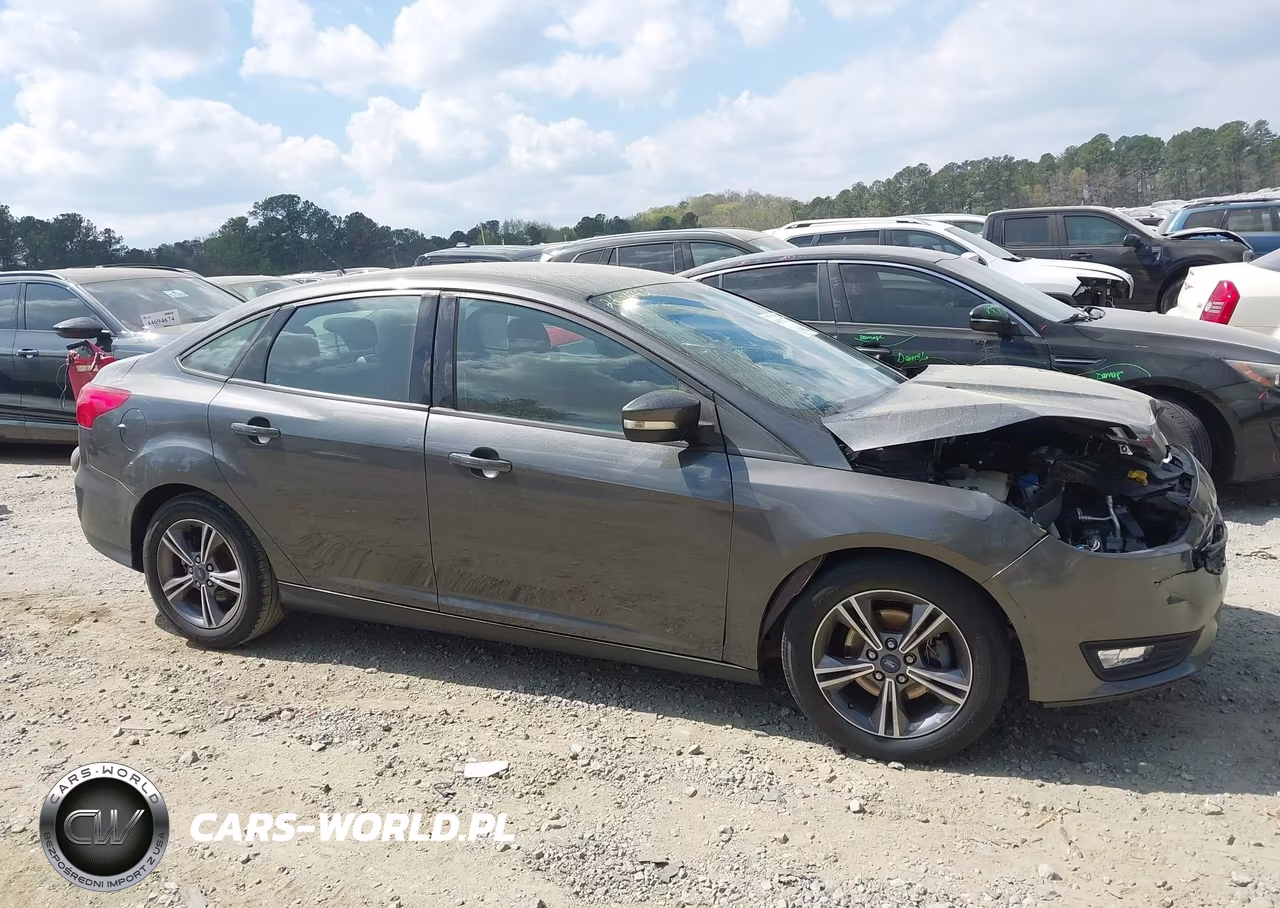 2017 Ford Focus Se VIN:1FADP3FE6HL324555 - 13