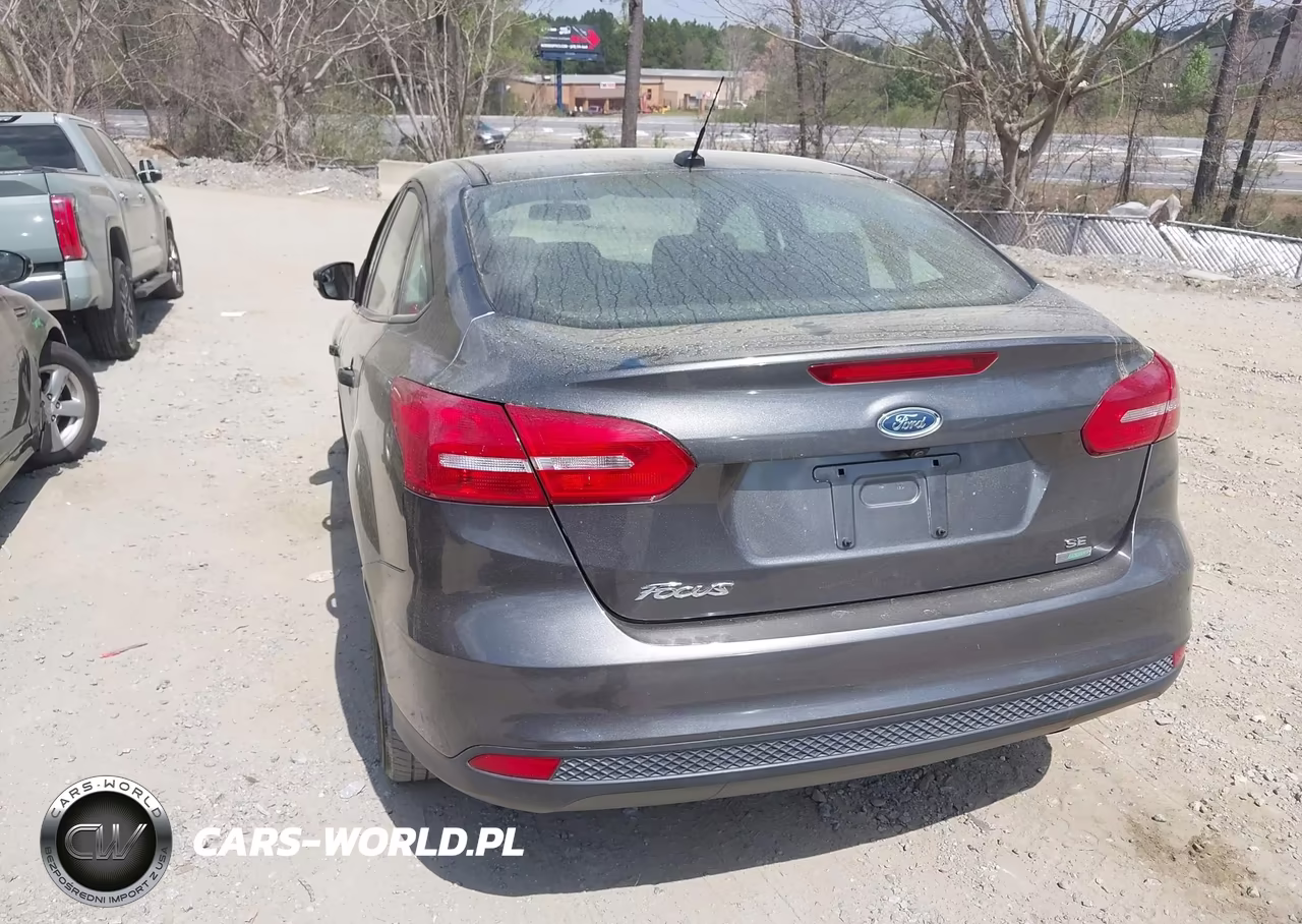 2017 Ford Focus Se VIN:1FADP3FE6HL324555 - 3