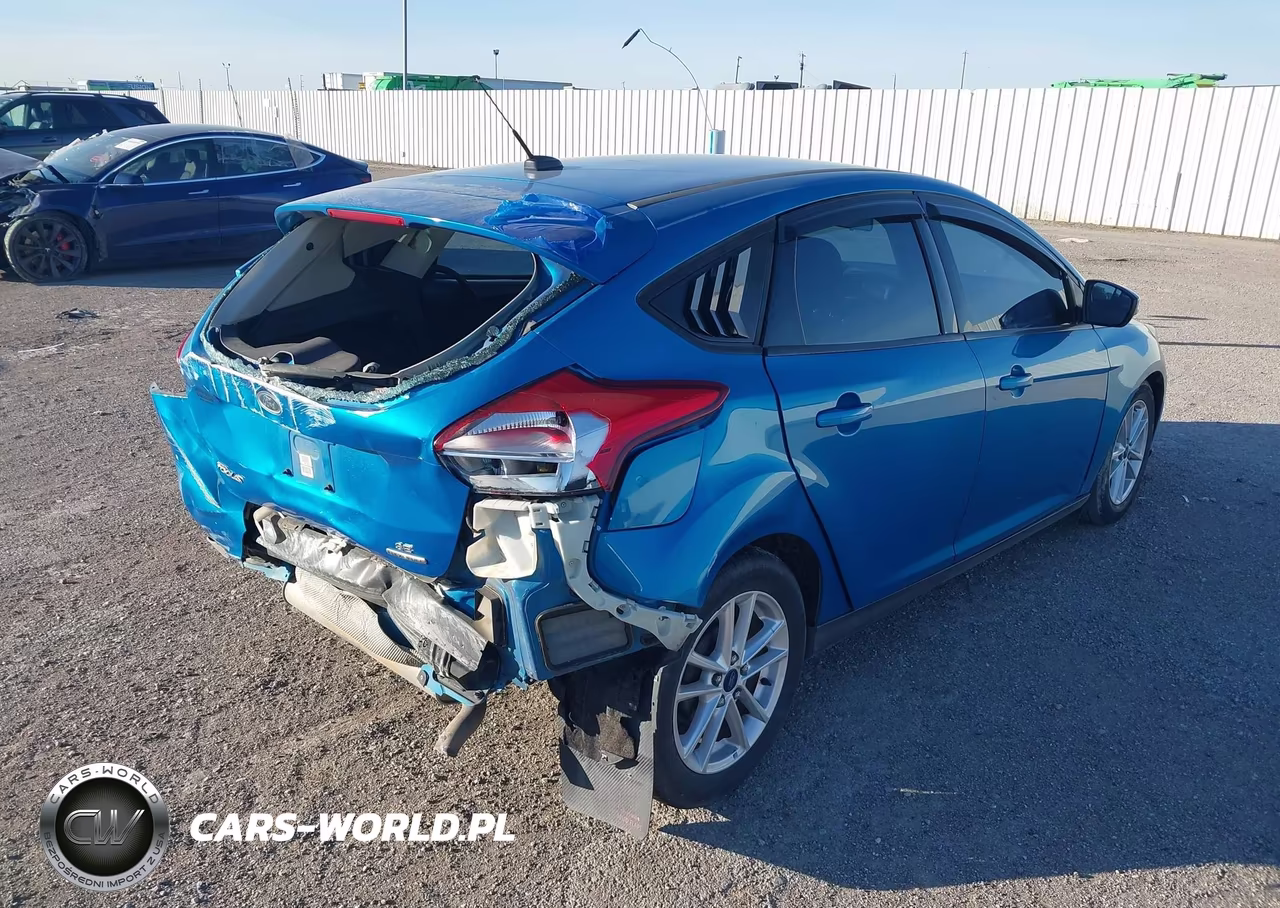 2015 Ford Focus Se VIN:1FADP3K24FL282007 - 4