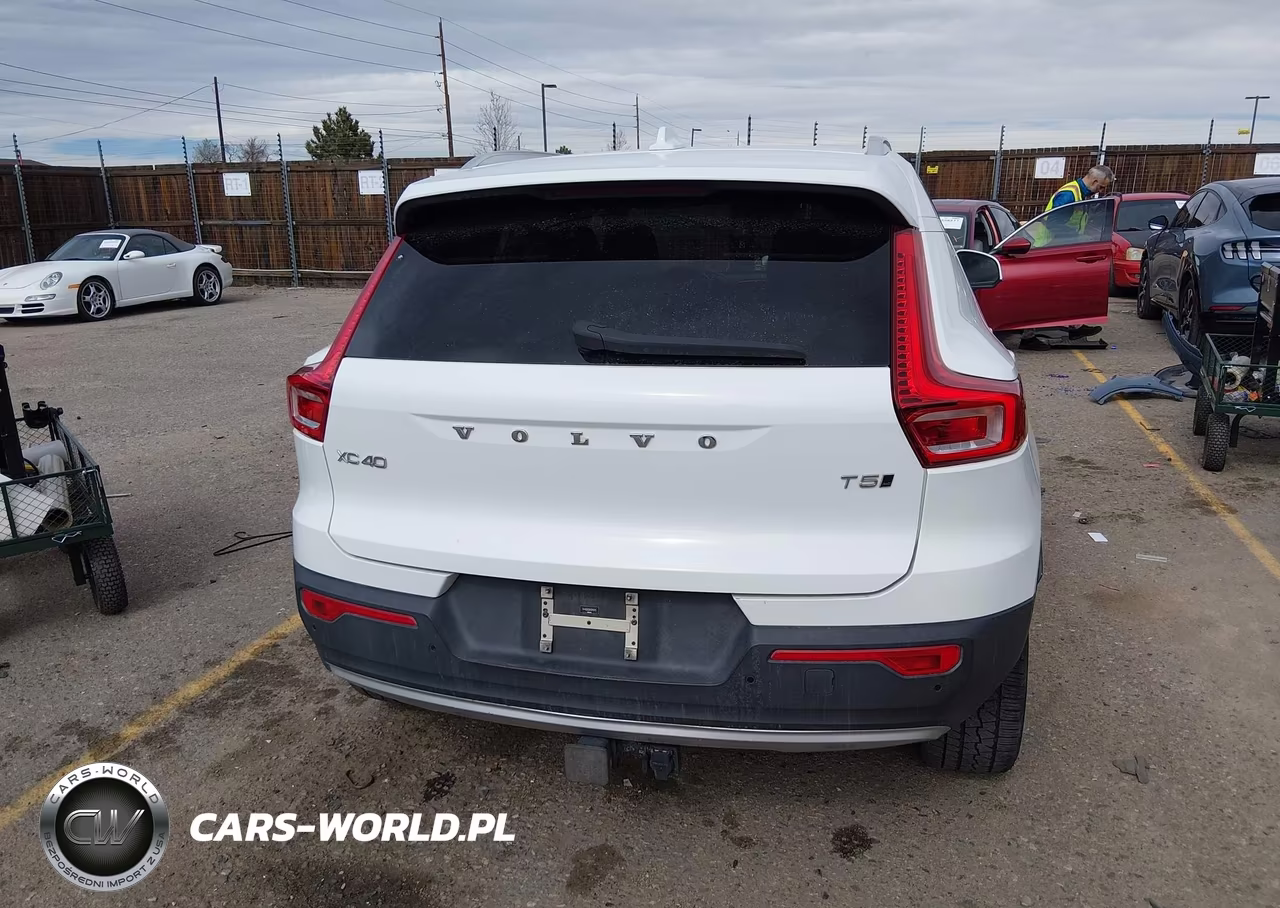 2019 Volvo Xc40 T5 Momentum-T5 R-Design VIN:YV4162XZ2K2013775 - 16