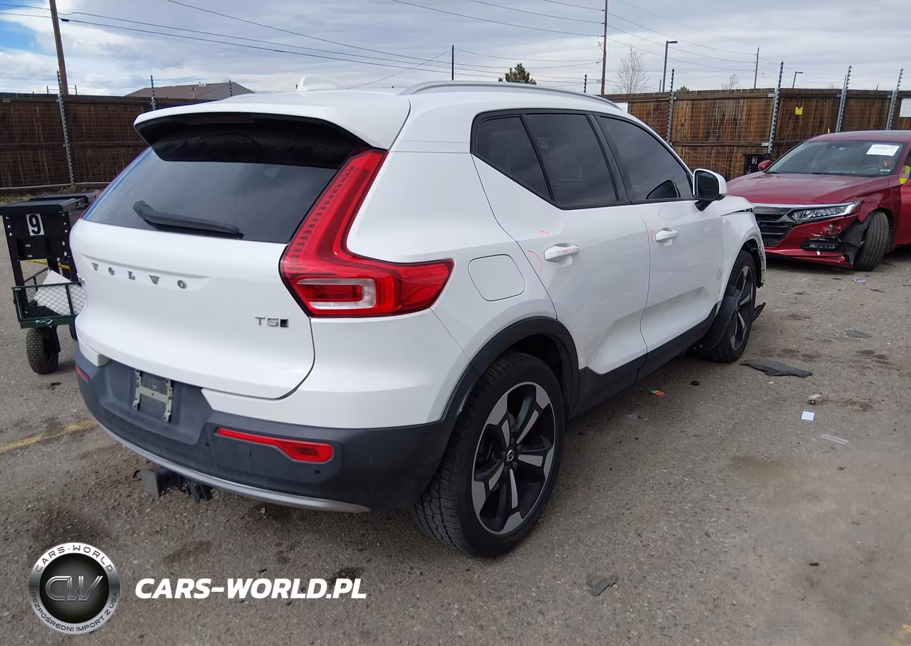 2019 Volvo Xc40 T5 Momentum-T5 R-Design VIN:YV4162XZ2K2013775 - 4