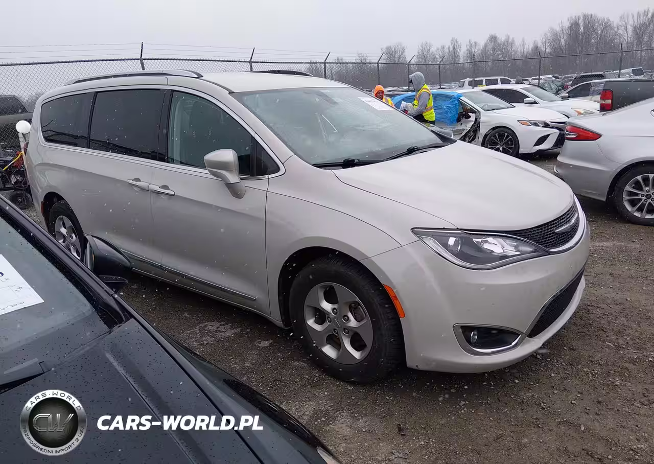 2017 Chrysler Pacifica Touring-L Plus