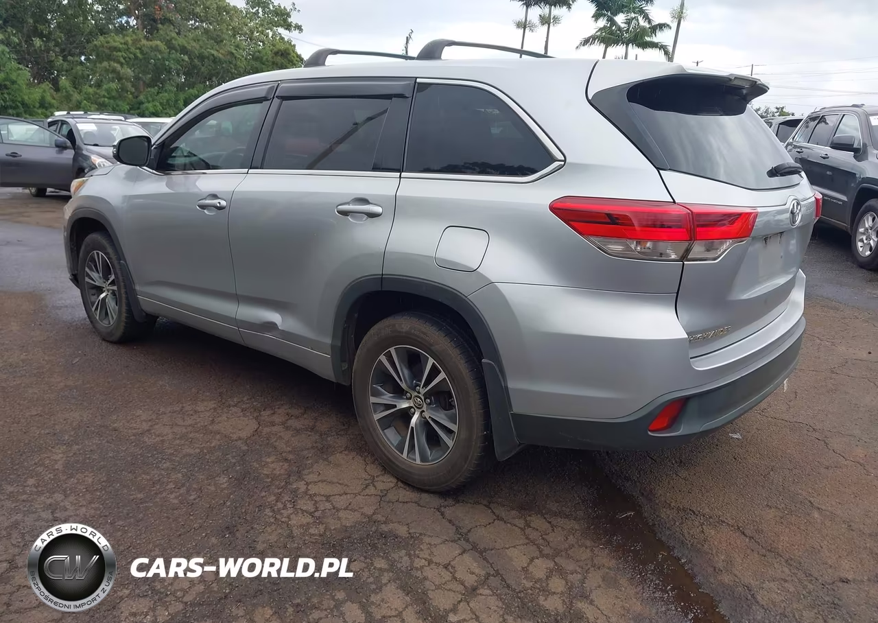 2017 Toyota Highlander Le VIN:5TDZZRFH5HS196993 - 3