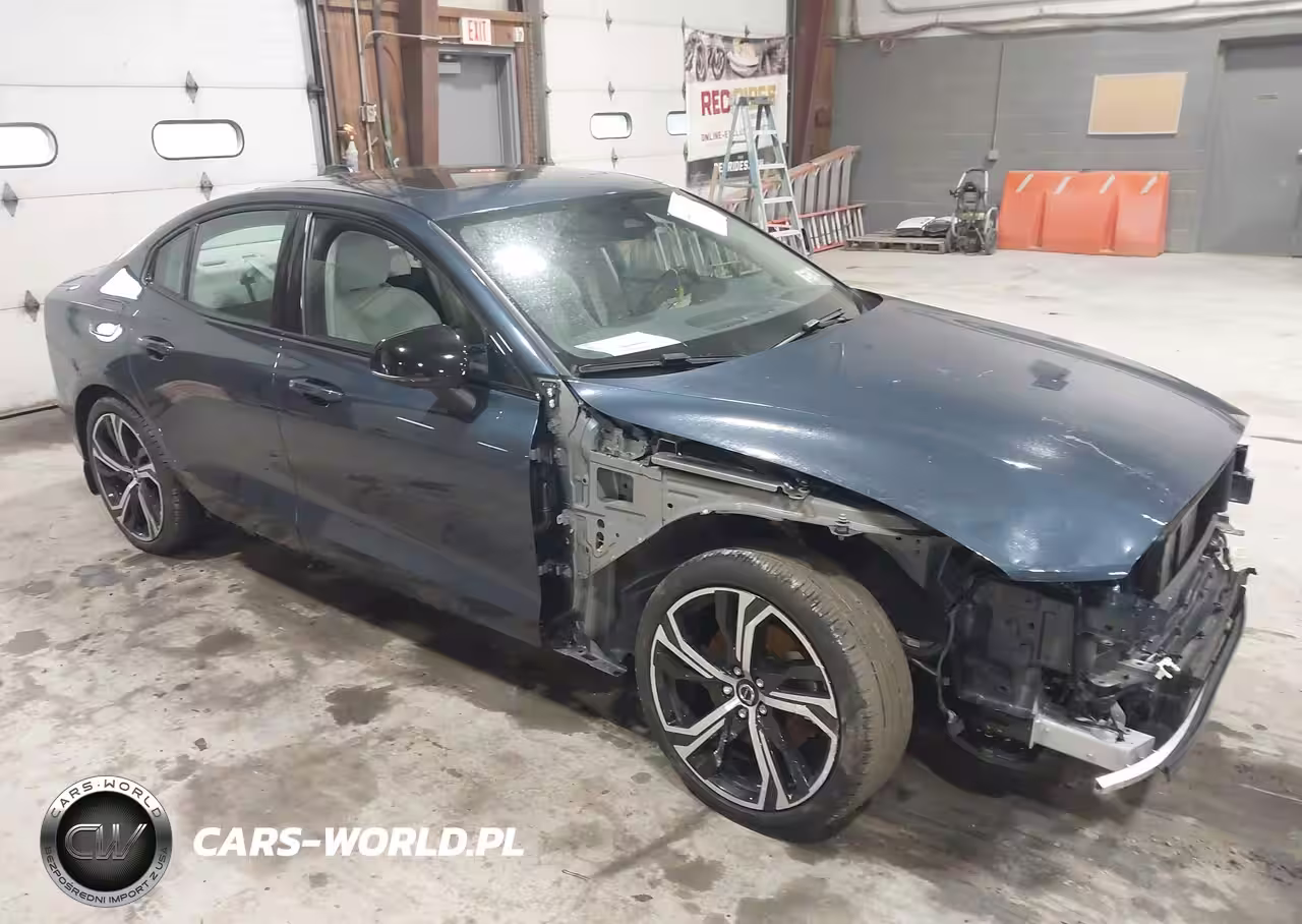 2024 Volvo S60 B5 Ultimate Dark Theme