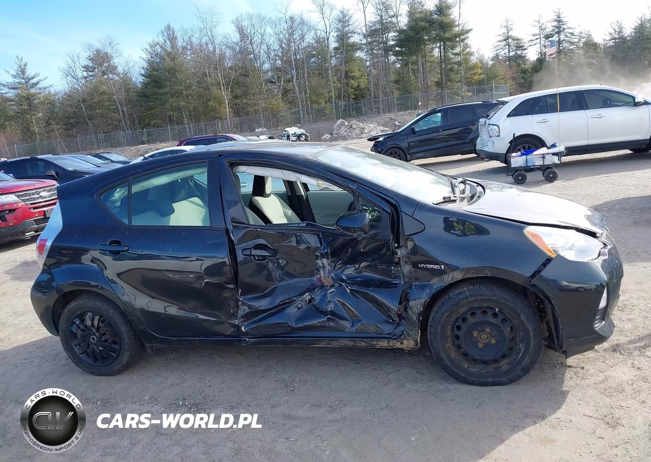 2014 Toyota Prius C One VIN:JTDKDTB35E1074120 - 14
