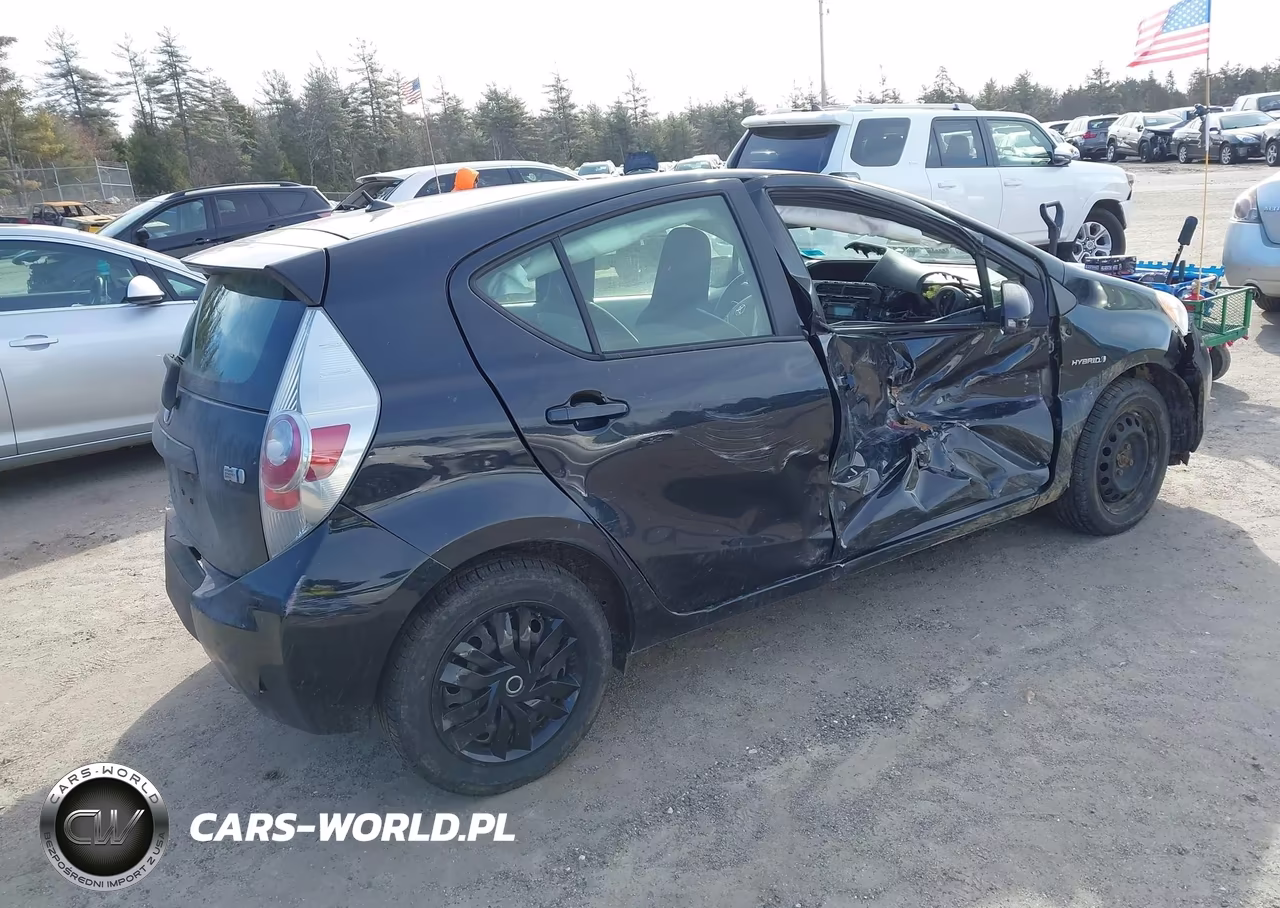 2014 Toyota Prius C One VIN:JTDKDTB35E1074120 - 4