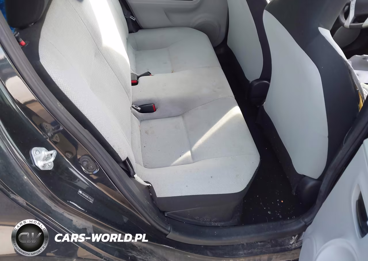 2014 Toyota Prius C One VIN:JTDKDTB35E1074120 - 8