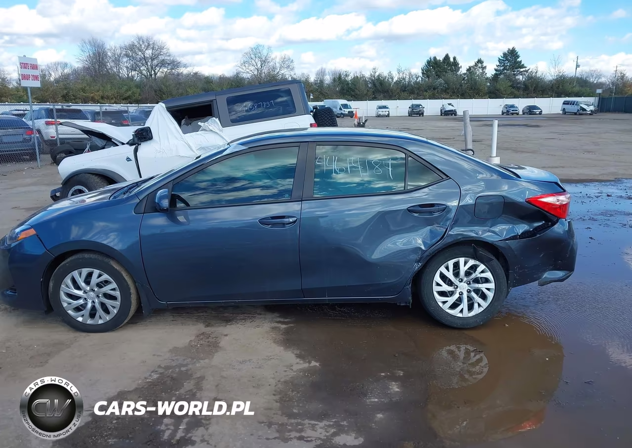 2017 Toyota Corolla Le VIN:2T1BURHE2HC907805 - 14