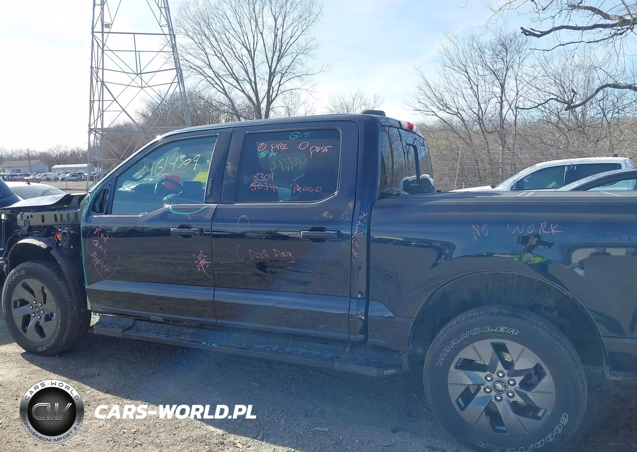 2023 Ford F-150 Lightning Lariat VIN:1FTVW1EL2PWG01737 - 14