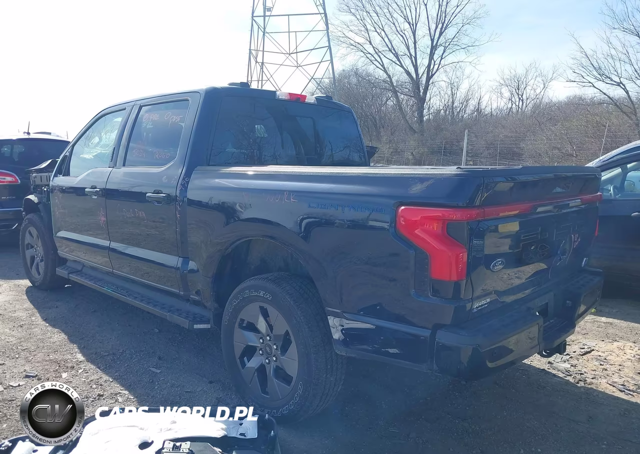 2023 Ford F-150 Lightning Lariat VIN:1FTVW1EL2PWG01737 - 3