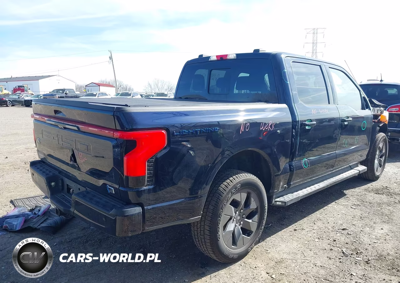 2023 Ford F-150 Lightning Lariat VIN:1FTVW1EL2PWG01737 - 4