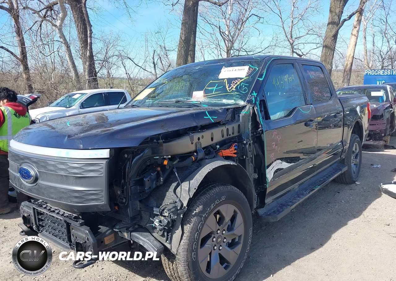 2023 Ford F-150 Lightning Lariat VIN:1FTVW1EL2PWG01737 - 6