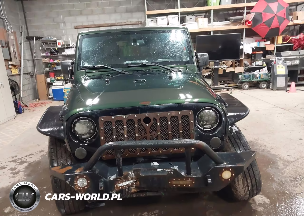 2010 Jeep Wrangler Unlimited Sahara VIN:1J4BA5H15AL225685 - 12
