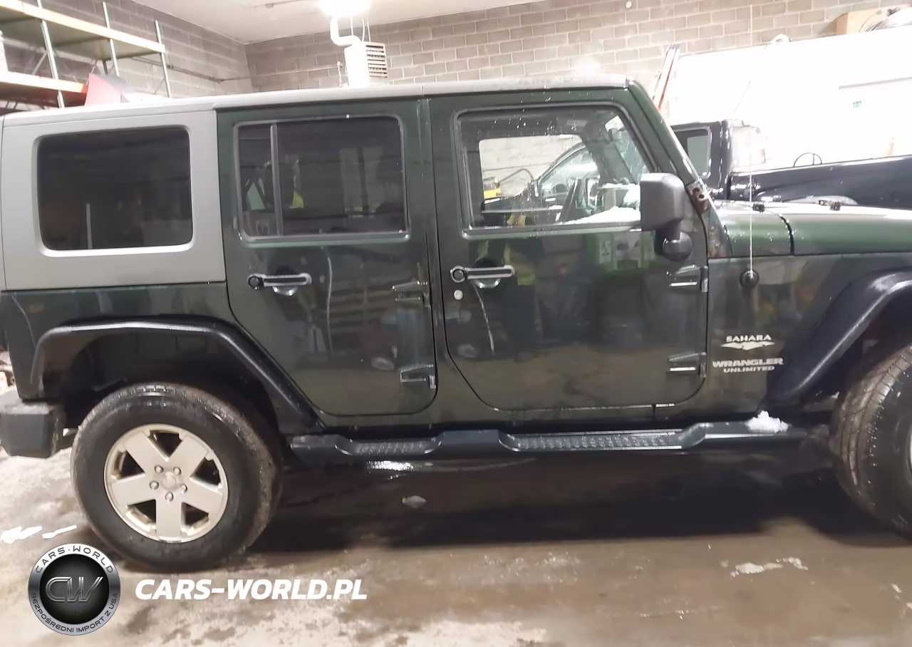 2010 Jeep Wrangler Unlimited Sahara VIN:1J4BA5H15AL225685 - 13
