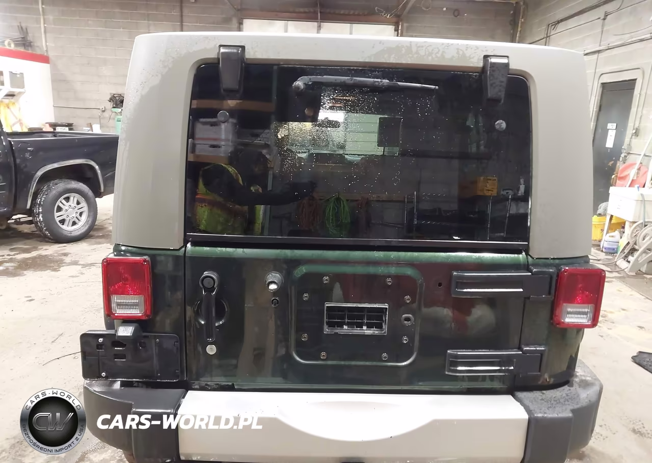 2010 Jeep Wrangler Unlimited Sahara VIN:1J4BA5H15AL225685 - 16