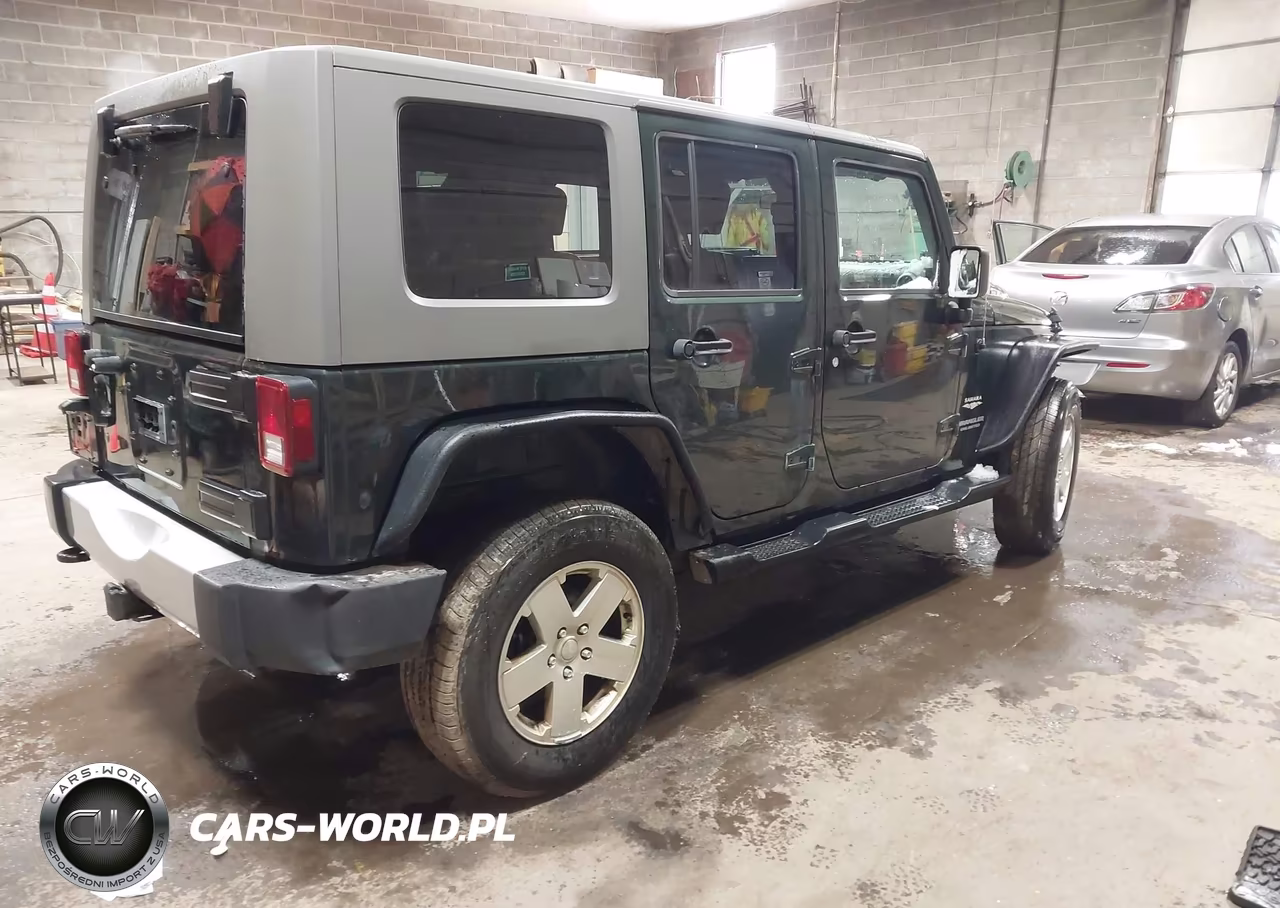 2010 Jeep Wrangler Unlimited Sahara VIN:1J4BA5H15AL225685 - 4