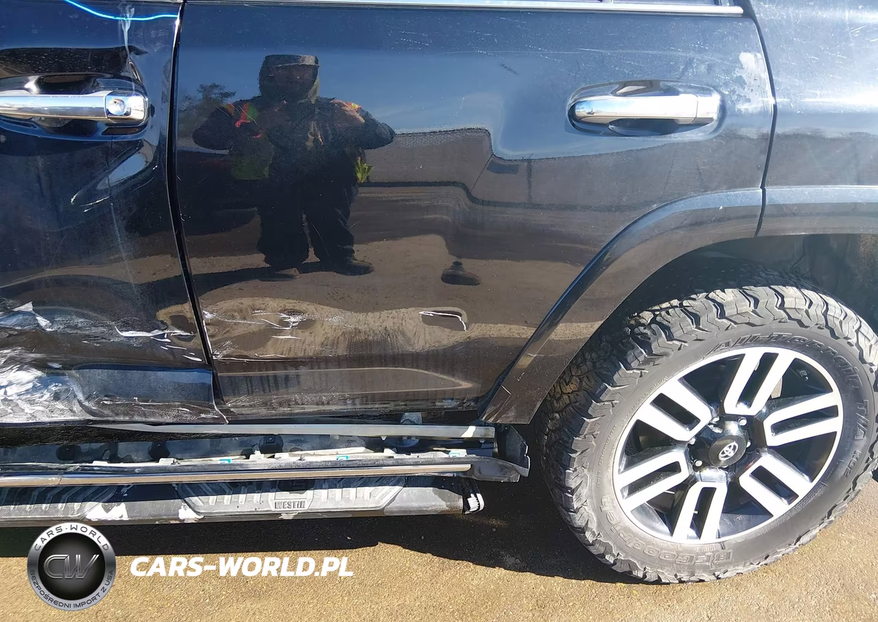 2018 Toyota 4Runner Limited VIN:JTEBU5JR7J5563442 - 17