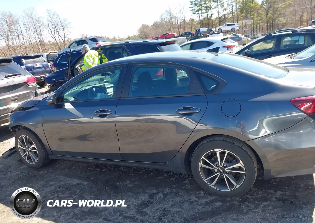 2023 Kia Forte Lxs VIN:3KPF24AD2PE563453 - 12