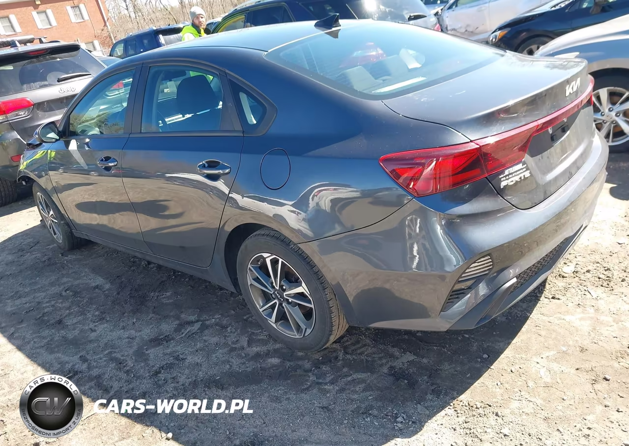 2023 Kia Forte Lxs VIN:3KPF24AD2PE563453 - 3