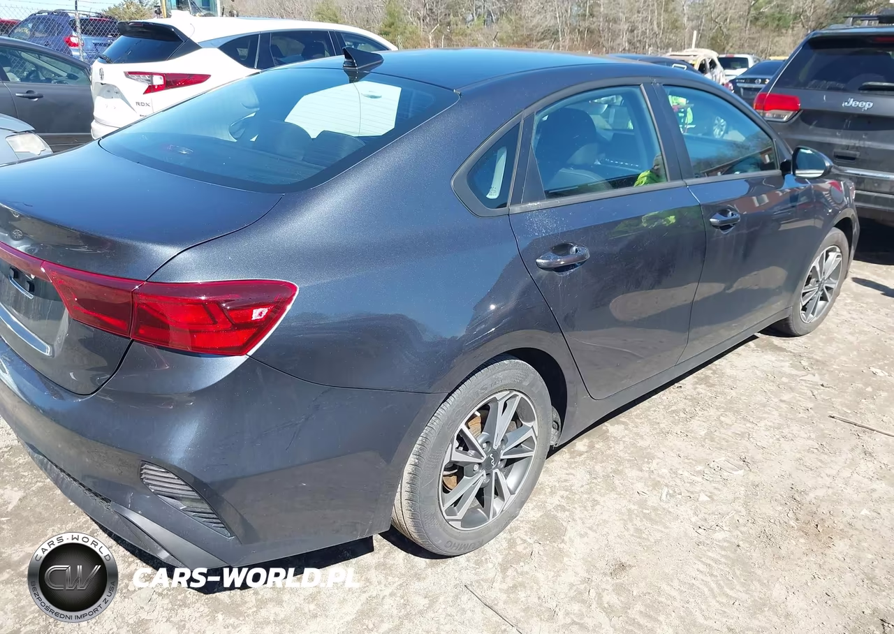 2023 Kia Forte Lxs VIN:3KPF24AD2PE563453 - 4