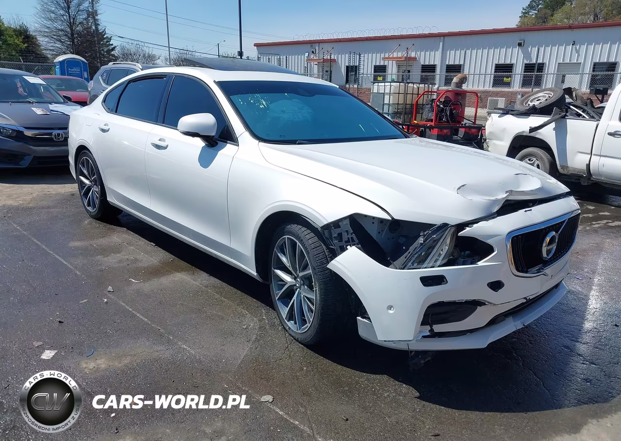 2018 Volvo S90 T6 Momentum