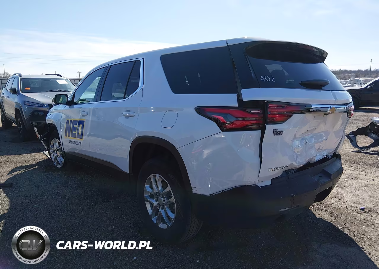 2023 Chevrolet Traverse Fwd Ls VIN:1GNERFKW2PJ158447 - 3