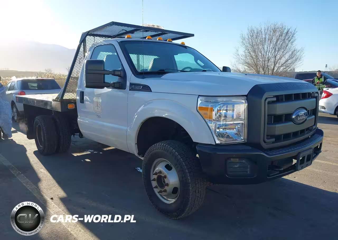 2015 Ford F-350 Chassis Xl