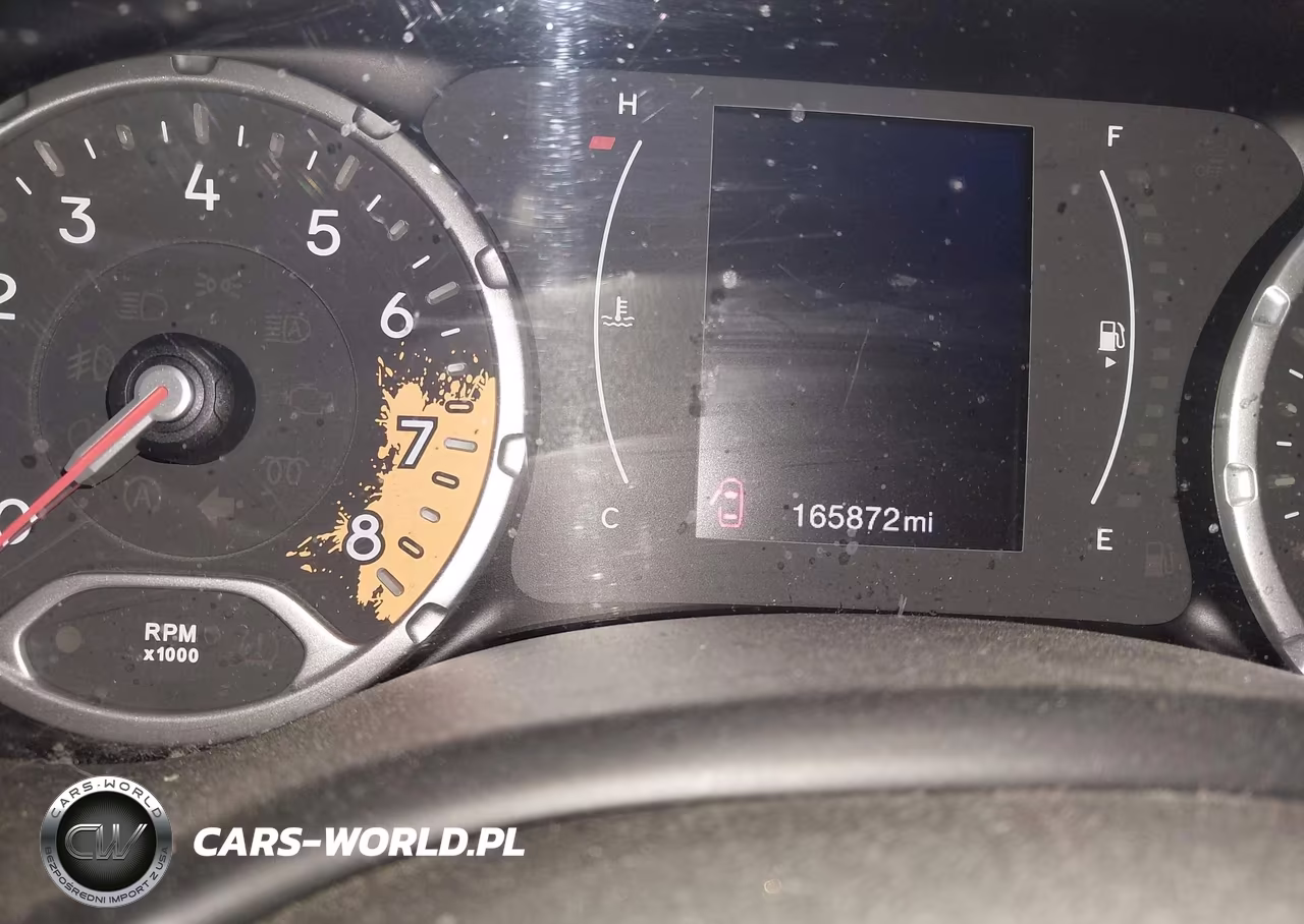 2018 Jeep Renegade Latitude 4X4 VIN:ZACCJBBB5JPH45570 - 14