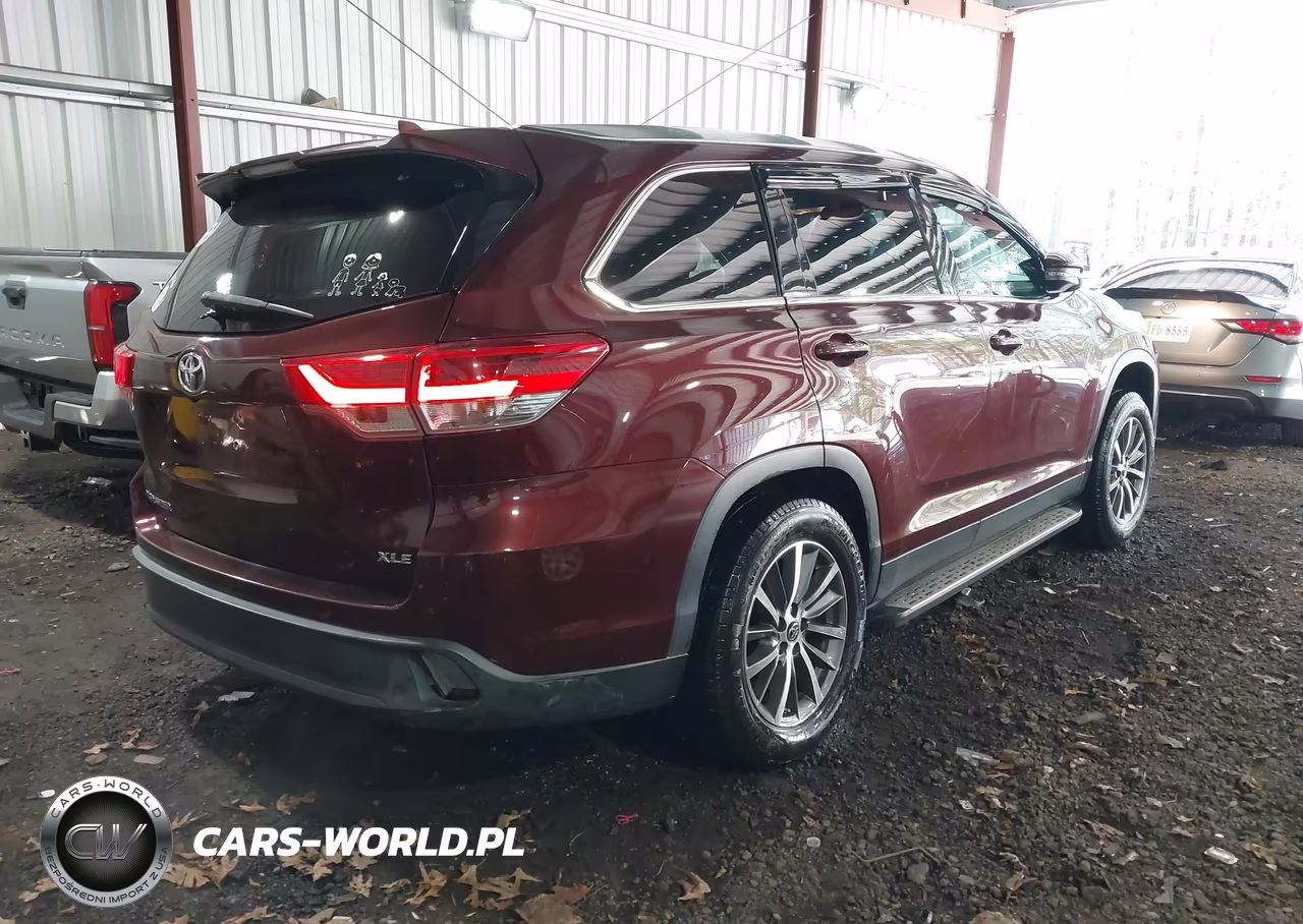 2019 Toyota Highlander Xle VIN:5TDKZRFH9KS332602 - 4