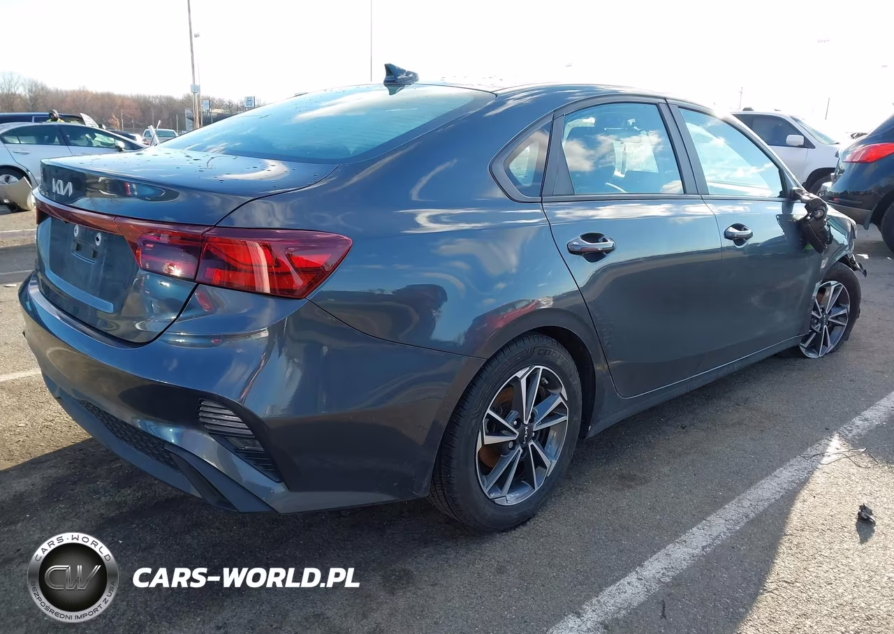 2022 Kia Forte Lxs VIN:3KPF24AD4NE500318 - 4