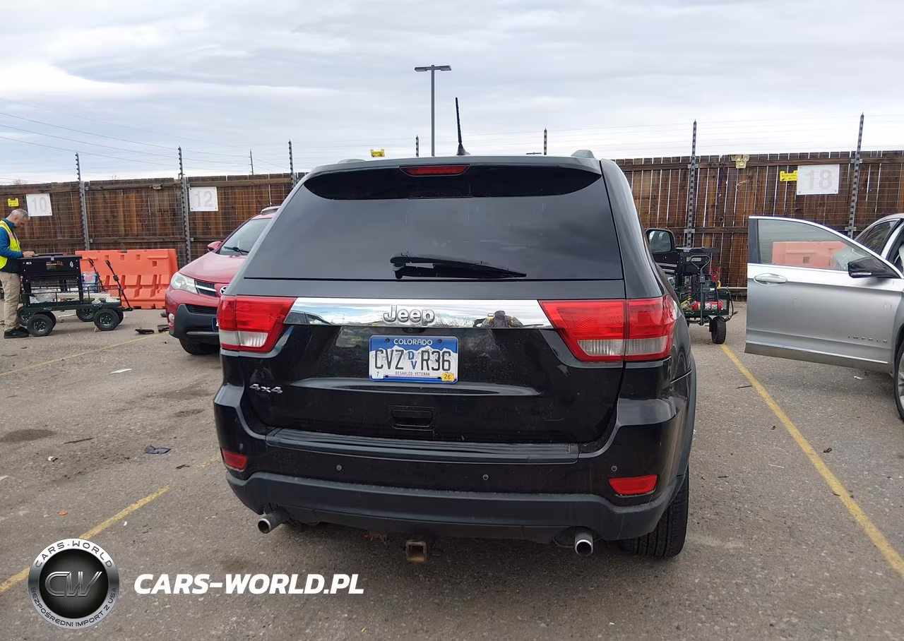 2011 Jeep Grand Cherokee Laredo VIN:1J4RR4GT2BC646155 - 17