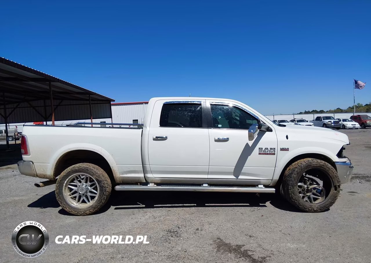 2016 Ram 2500 Laramie VIN:3C6UR5FJ3GG311505 - 14