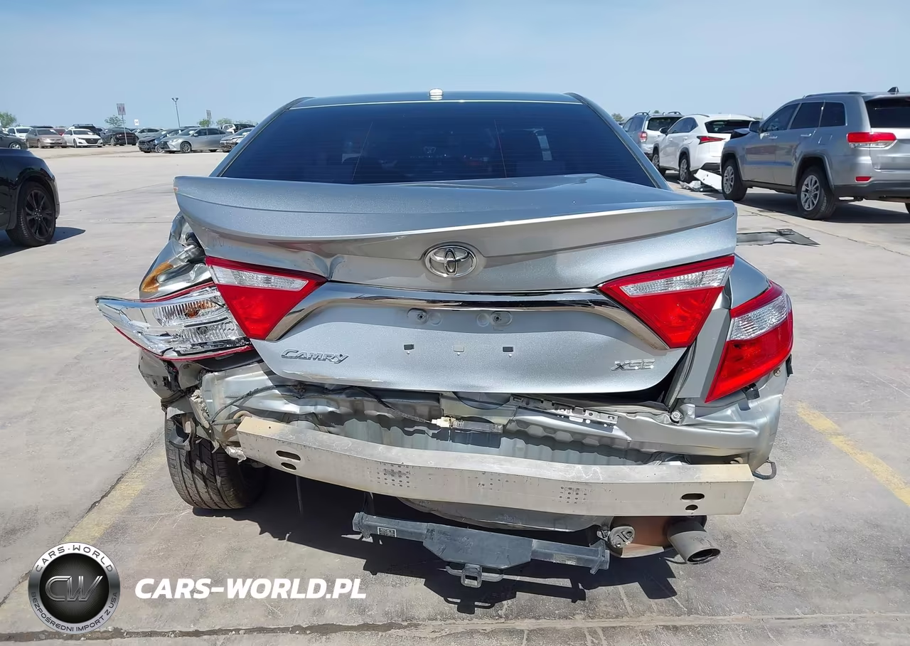2016 Toyota Camry Xse VIN:4T1BF1FK1GU603320 - 16