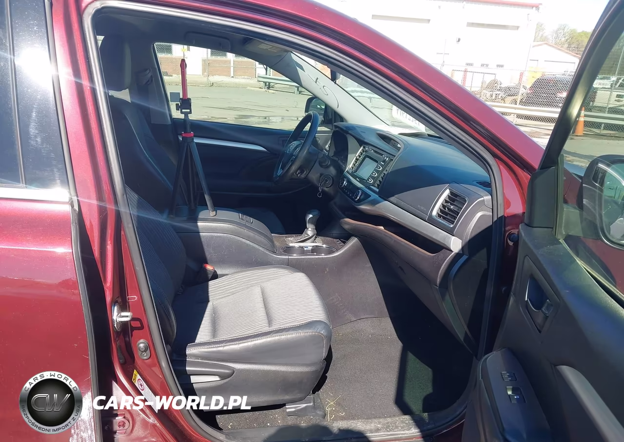 2015 Toyota Highlander Le Plus V6 VIN:5TDZKRFHXFS062076 - 5