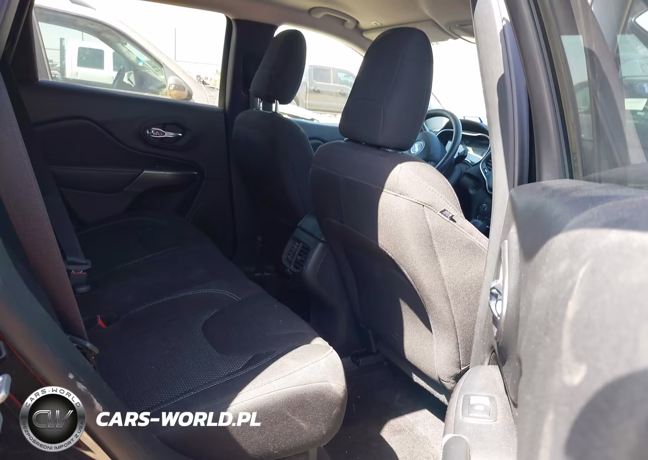 2019 Jeep Cherokee Latitude Fwd VIN:1C4PJLCB7KD242659 - 8