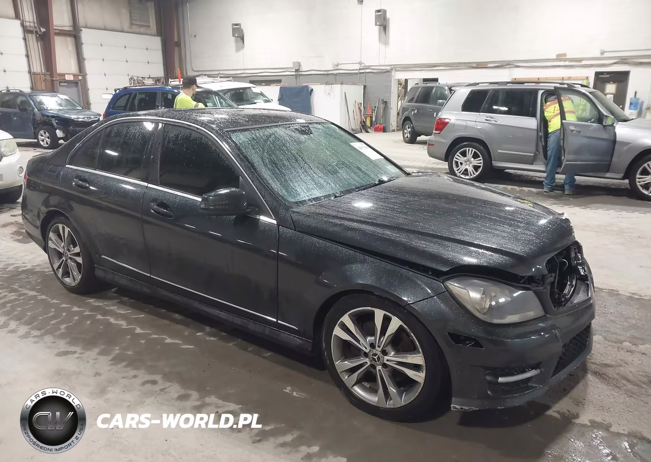 2014 Mercedes-Benz C 300 Sport 4Matic – zdjęcie 1 z 16