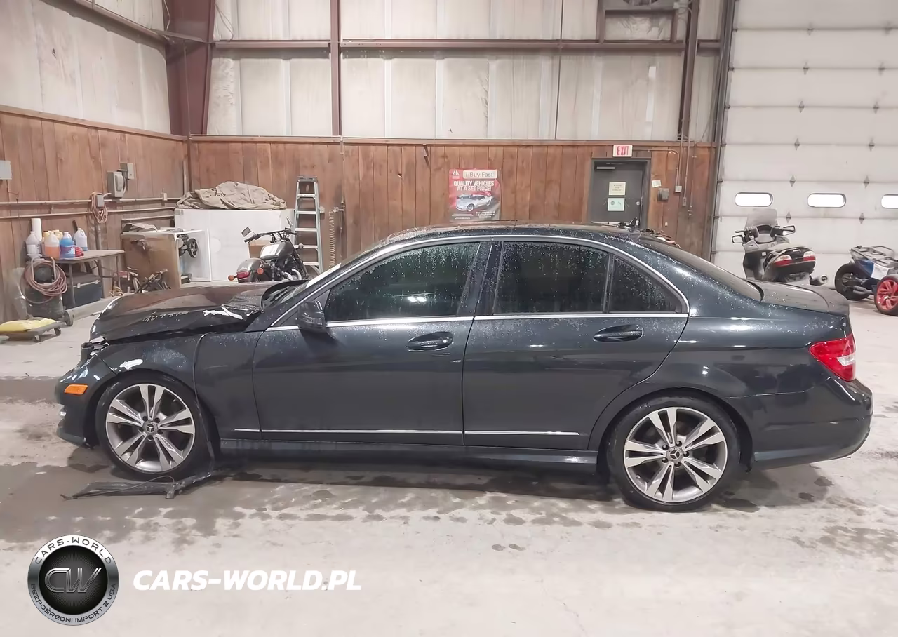 2014 Mercedes-Benz C 300 Sport 4Matic VIN:WDDGF8AB6EA927815 - 14