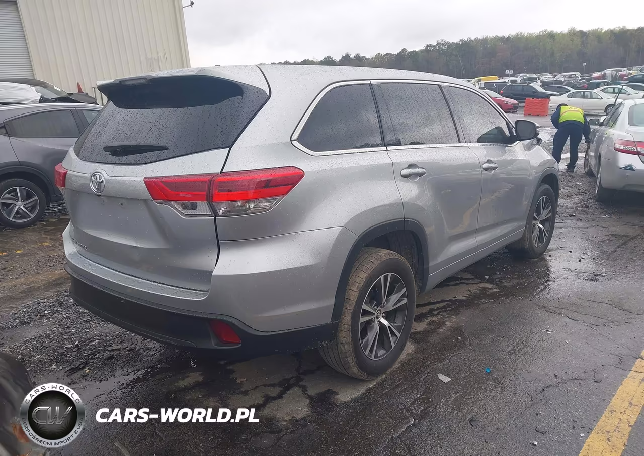 2017 Toyota Highlander Le VIN:5TDZZRFH0HS219810 - 4