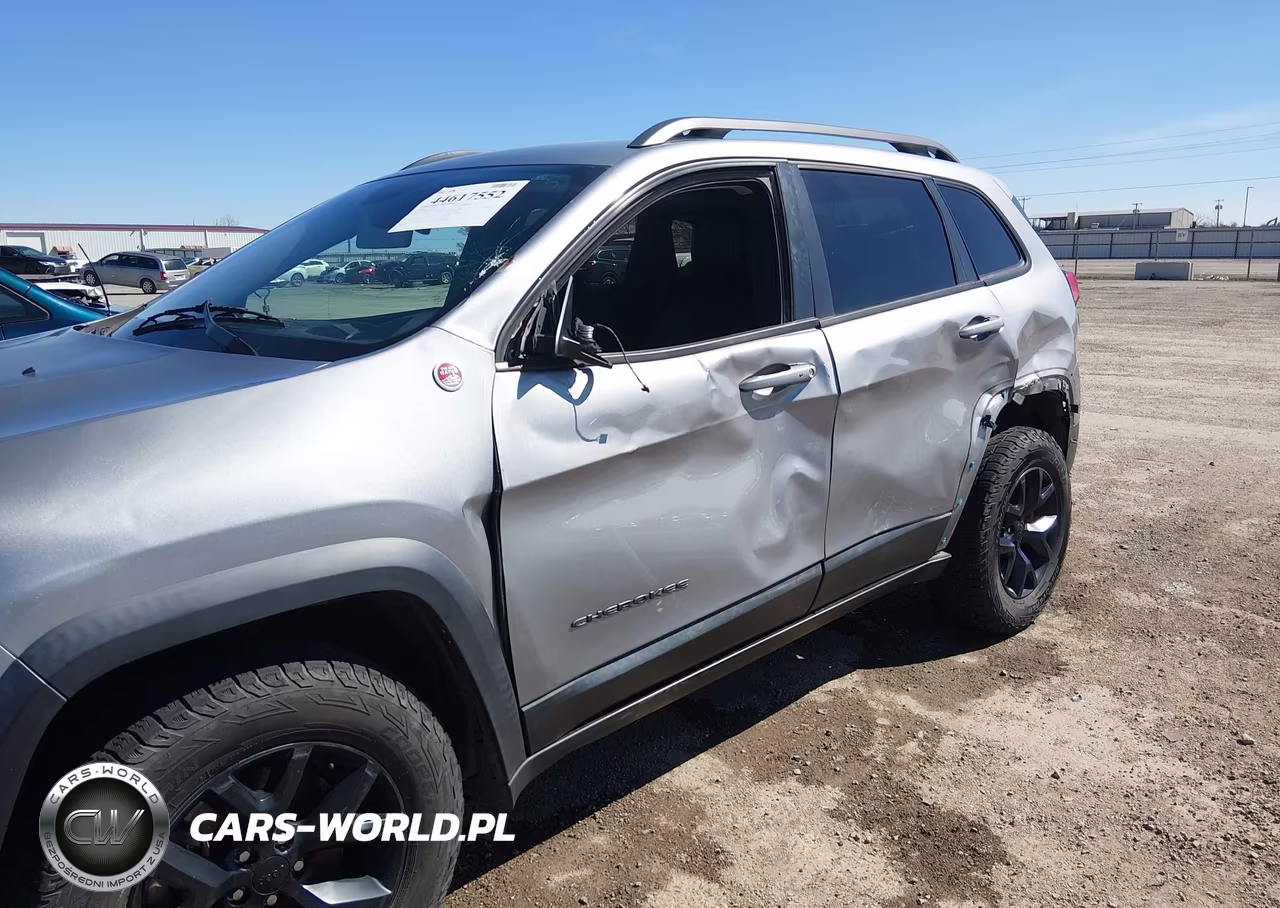 2015 Jeep Cherokee Trailhawk VIN:1C4PJMBS1FW593861 - 6