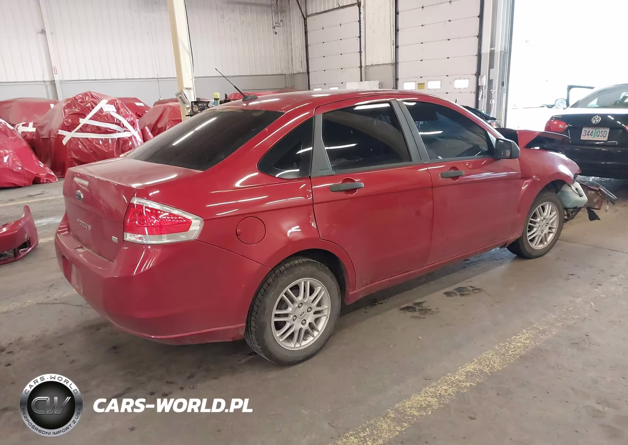 2010 Ford Focus Se VIN:1FAHP3FN4AW199058 - 4