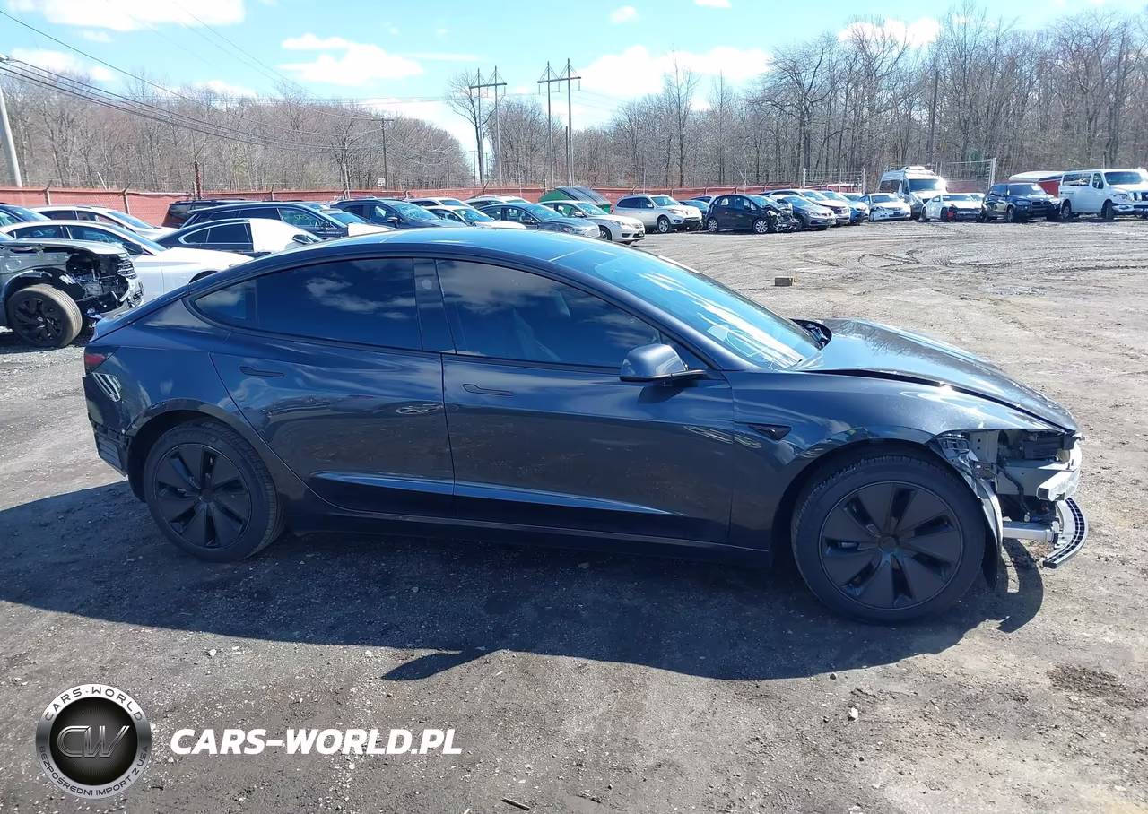 2025 Tesla Model 3 Long Range Rear-Wheel Drive-Standard Rear-Wheel Drive VIN:5YJ3E1EA1SF953388 - 13