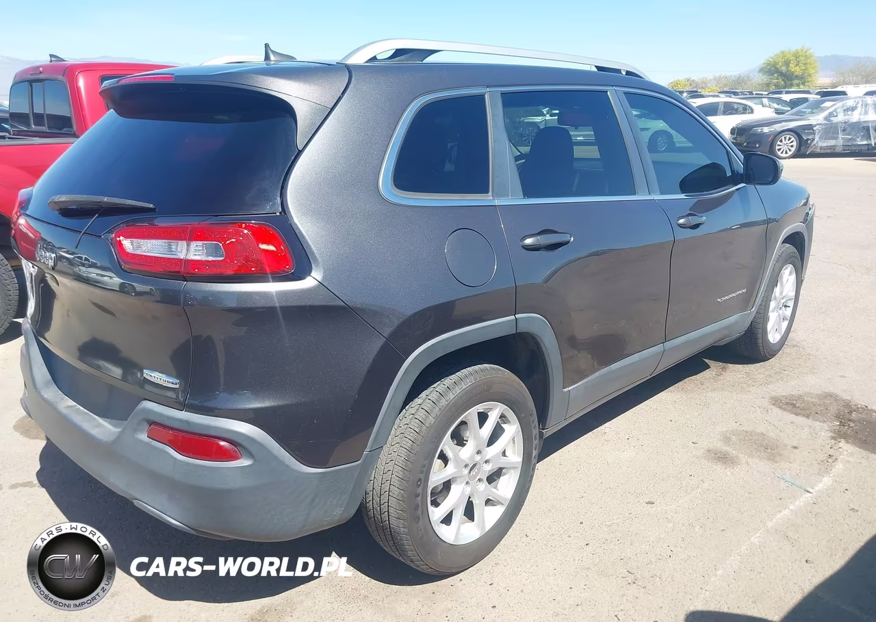 2016 Jeep Cherokee Latitude VIN:1C4PJLCBXGW128313 - 4